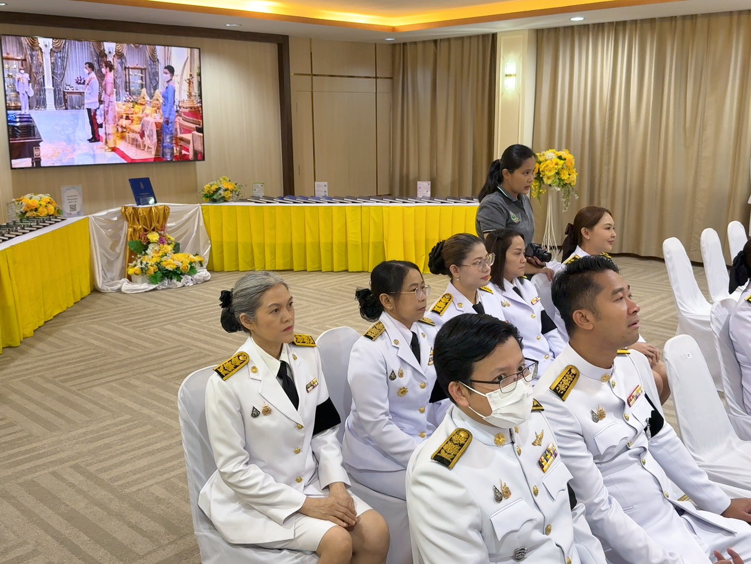 title - วันที่ 2 มีนาคม 2569 เวลา 10.00 น. นายวิทูล ประดิษฐบุญ ปฏิรูปที่ดินจังหวัดปราจีนบุรี มอบหมายให้ เจ้าหน้าที่ ส.ป.ก.ปราจีนบุรี เข้าร่วมพิธีมอบปฏิทินหลวง พุทธศักราช 2569 พระราชทานสำหรับความสุขปีใหม่ เบื้องหน้าพระบรมฉายาลักษณ์  และพิธีมอบหนังสือสารานุกรมไทยสำหรับเยาวชนฯ เล่ม 45 ฉบับพระราชทาน